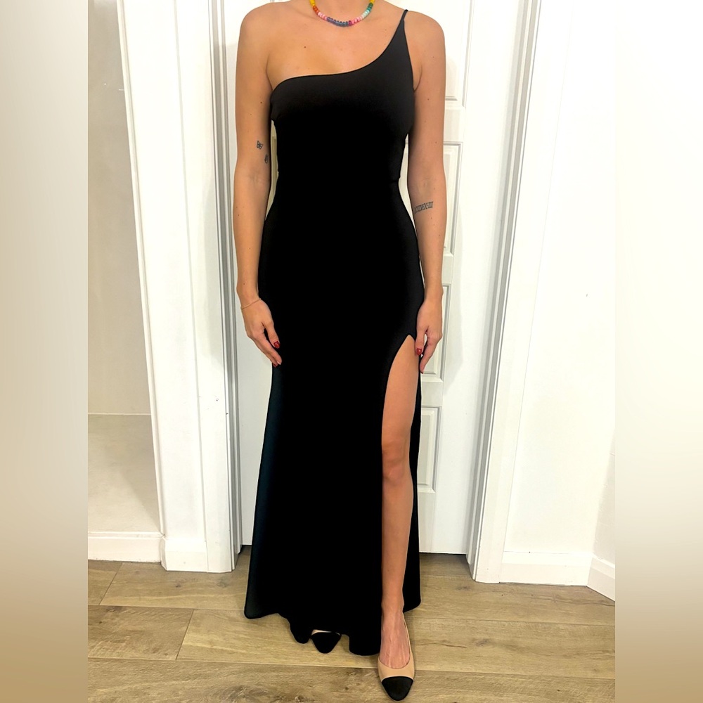 Black windsor dress